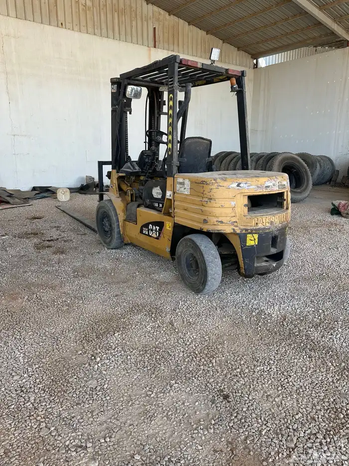 فوركلفت كتربلر 2001م نظيف 6