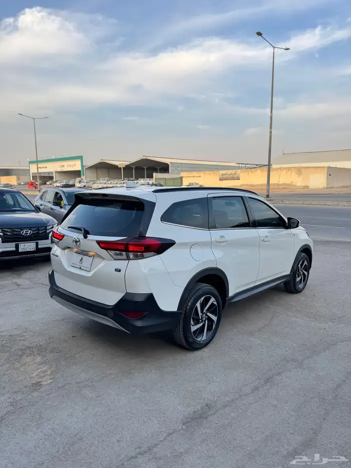 للبيع تويوتا راش 2023 - فل كامل - بحالة الوكاله 3