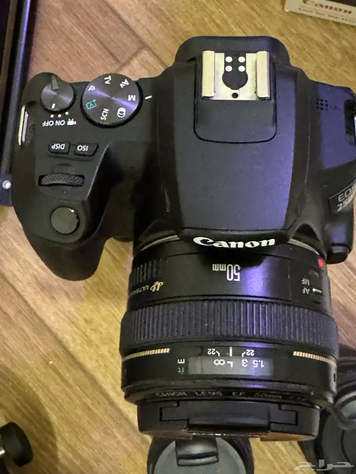 عدة تصوير كاملة  Canon 250D بعدستين   50mm   فلاش Godox 2