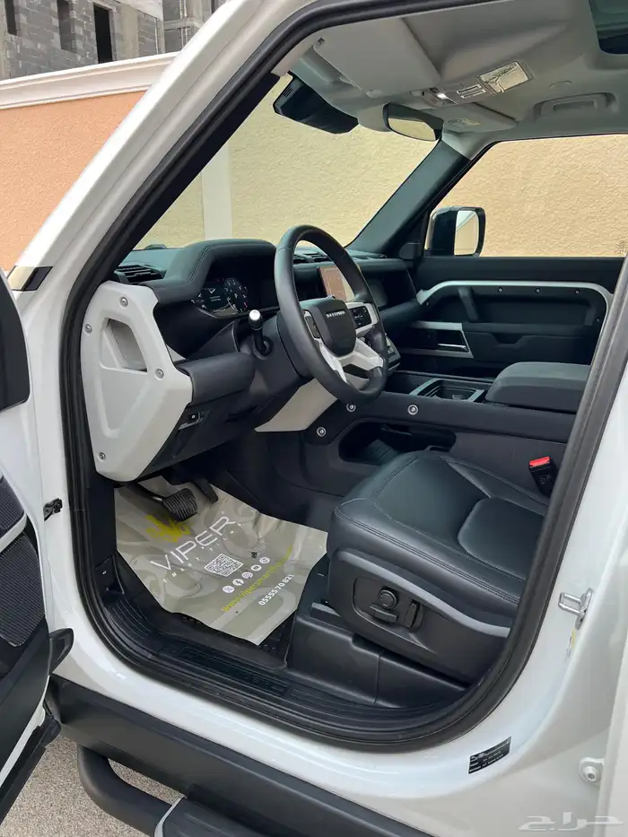 لاندروفر ديفيندر 110 ناغي 2023 شبه جديد 23