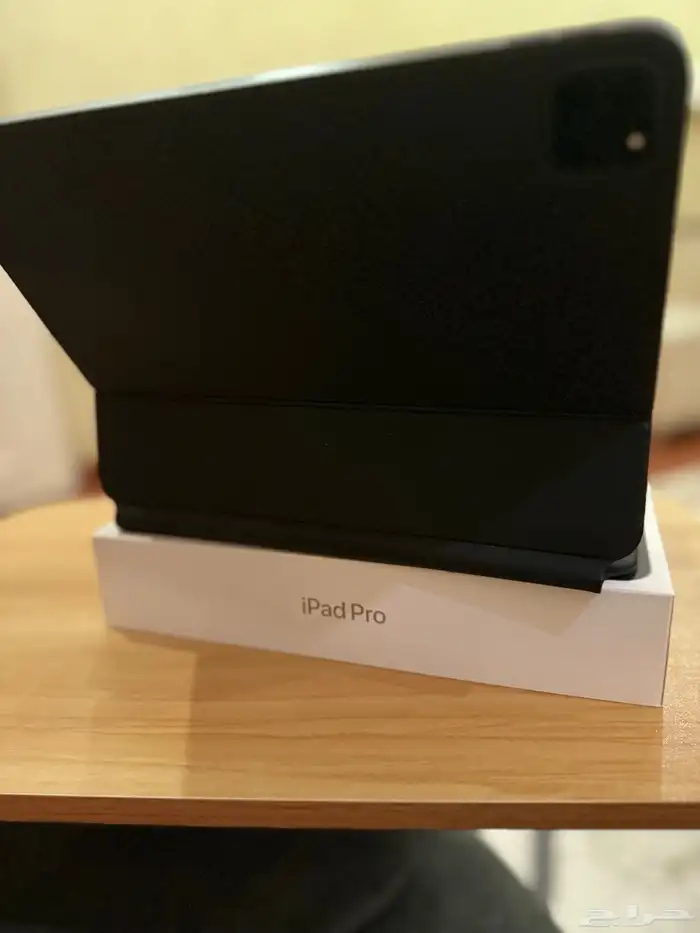 ايباد برو 11 إنش الجيل الرابع 2023 مع ماجيك كيبورد شبة جديد 10