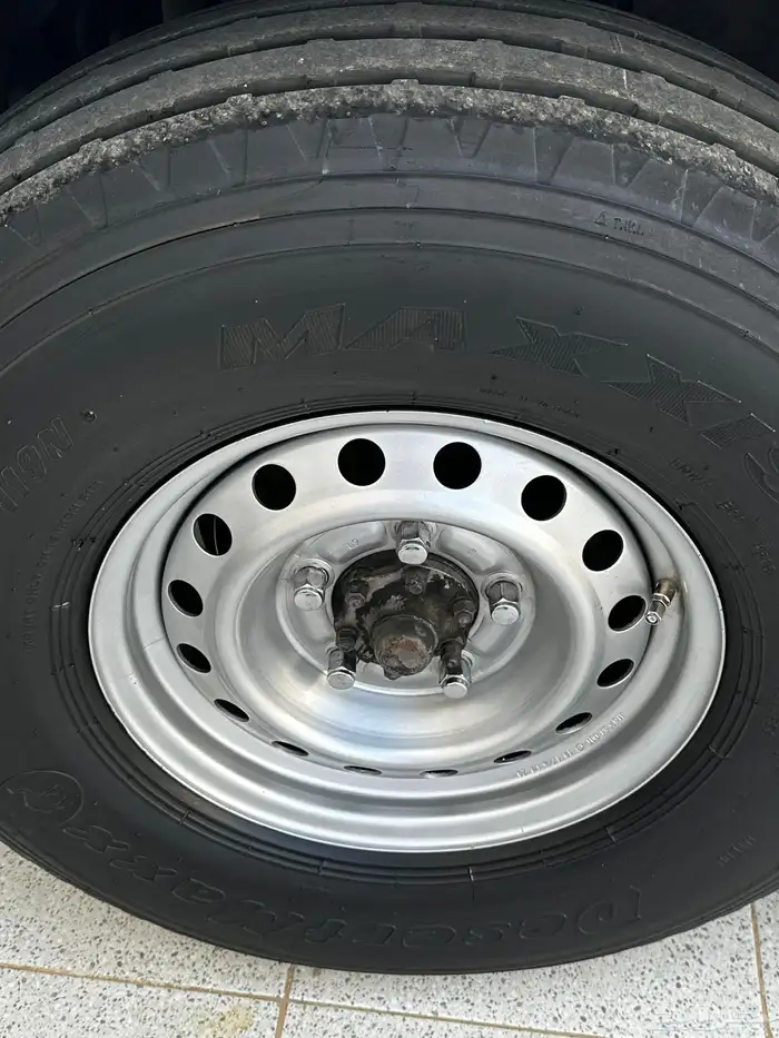 4 كفرات بالون ابو جمل ماكسس  جنوط هلل   صواميل  بلف حديد 0