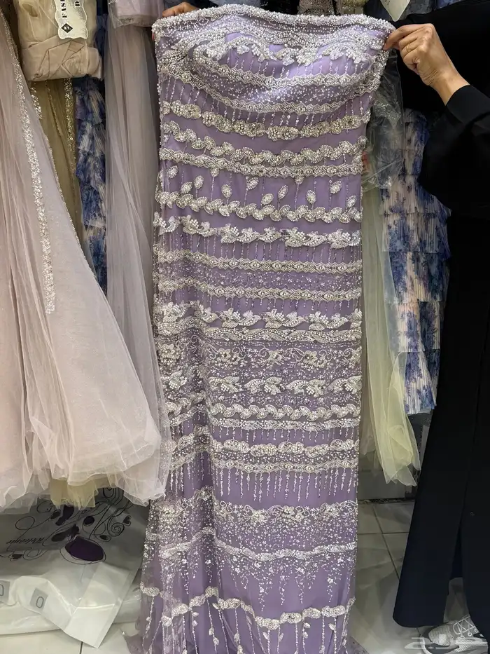 اللبس يوم سعر الشراء 1000 البيع 600 مقاس M  وشاح طول مترين 0