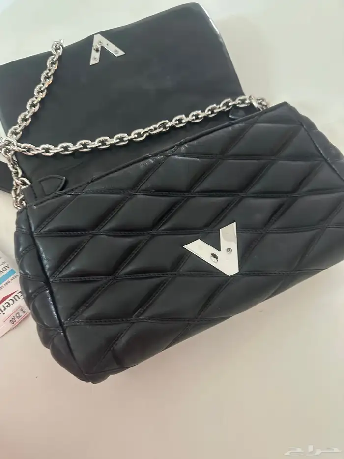 شنطه لويس فيتون اصليه فخمه القفل شعار الماركه لون اسود 4