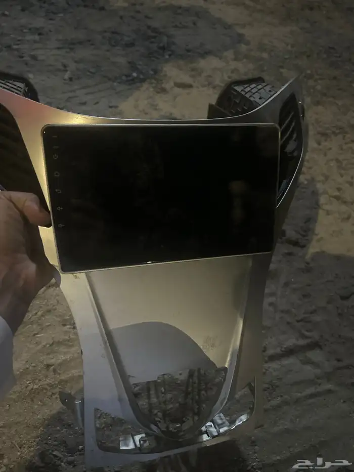 شاشه مع الديكور لسياره ازيرا 2