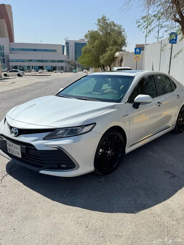 كامري 2024 GLeX فل ممشى 30 الف مالك اول وكالة صيانة جديدة 1