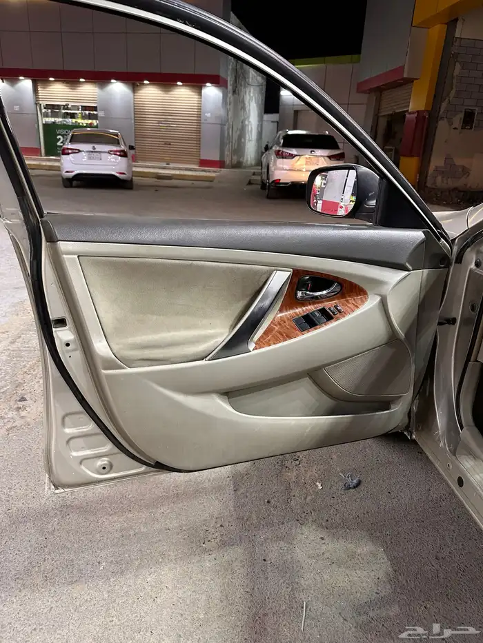 كامري 2007 قير توماتيك نظيفة للبيع مع لوحتها شبه مميزه 6