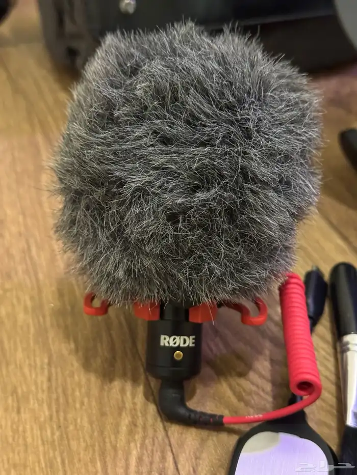 عدة تصوير كاملة  Canon 250D بعدستين   50mm   فلاش Godox 5