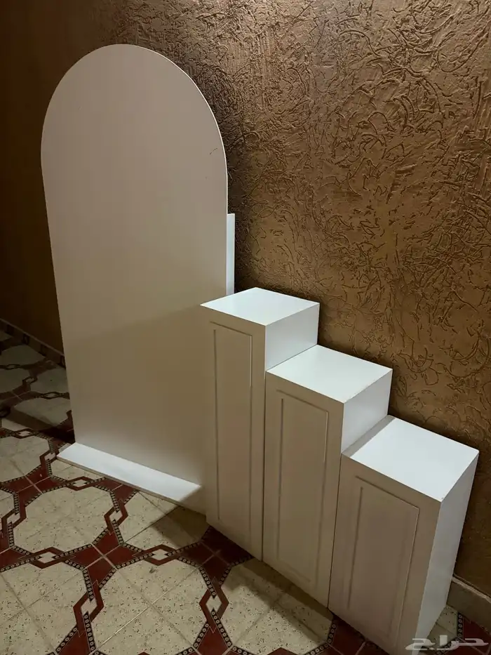 مدخل خشب نظيف جدا 0