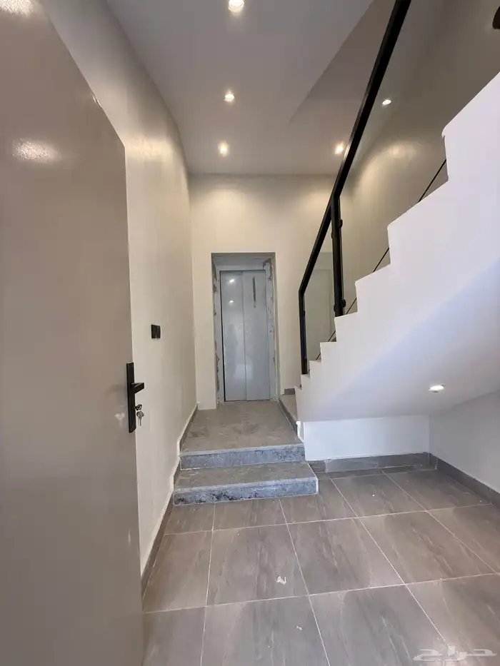 دور علوي فاخر للبيع بحي الصفا 1