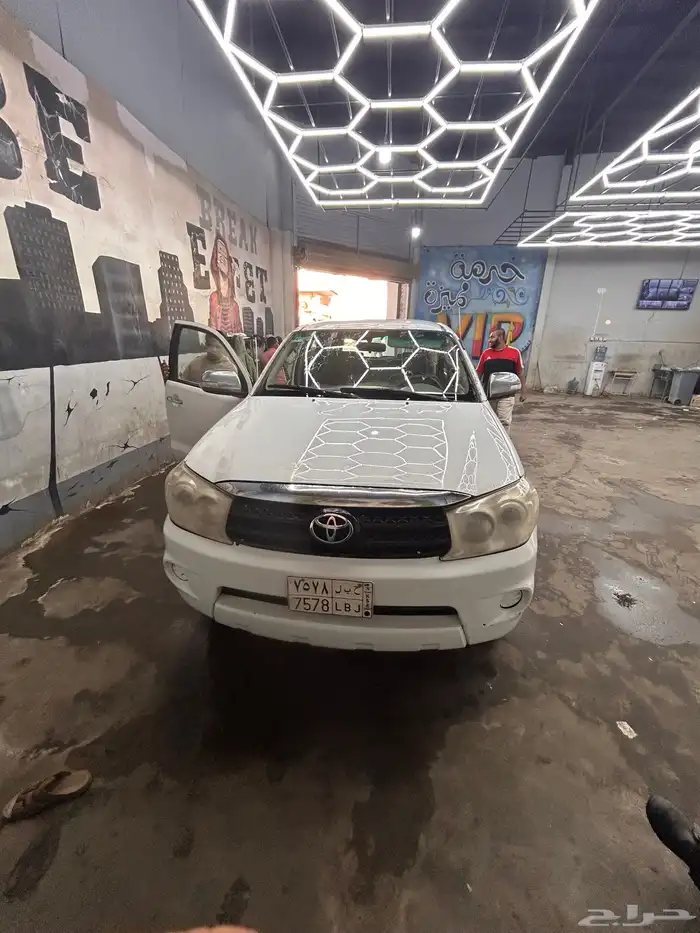 سياره فورتشنر موديل 2006 قير عادي دبل ما تحتاج مصاريف 0