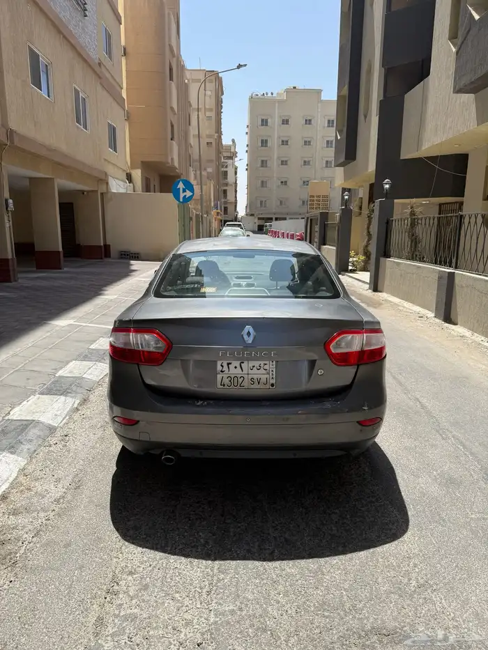 سيارة رينو فلوانس 2015 ممشى قليل للبيع 2