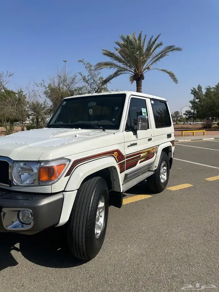 للبيع جيب تويوتا مصندق - رفرف ونش 4