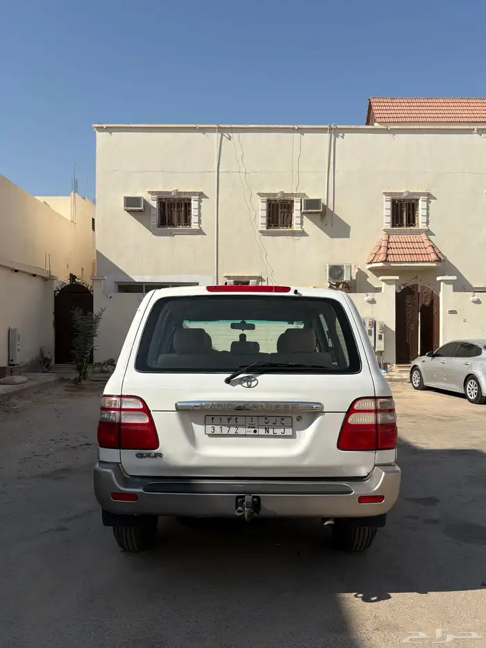 للبيع لاندكروزر Gxr 2005 قير عادي شرط 4