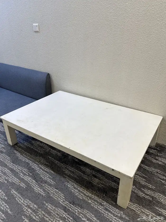 طاولة ارضية بيضاء 1