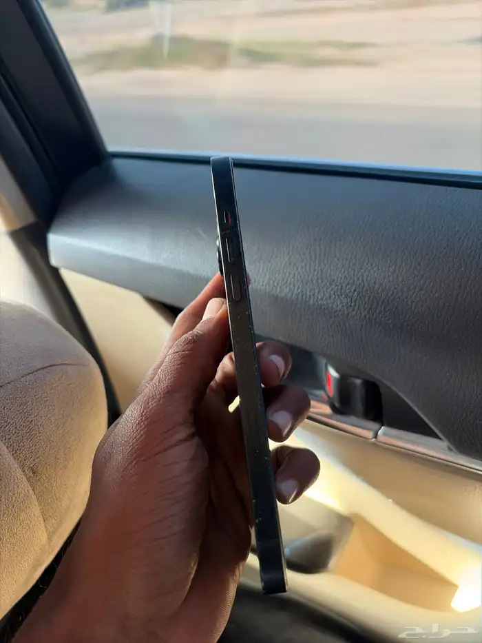 ايفون 14 للبيع بطاريه 80 ما انفك مع الكرتون فيه كسر فالخلف 2