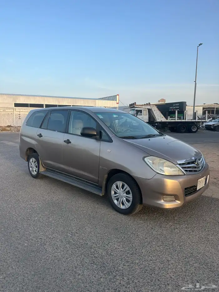 انوفا 2010 نظيف جدا 1