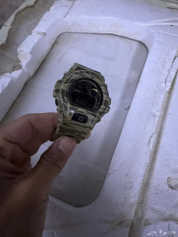 ساعة كاسيو اصلية ضد الماء وفيها مميزات كثير لون مميز ونادر 1