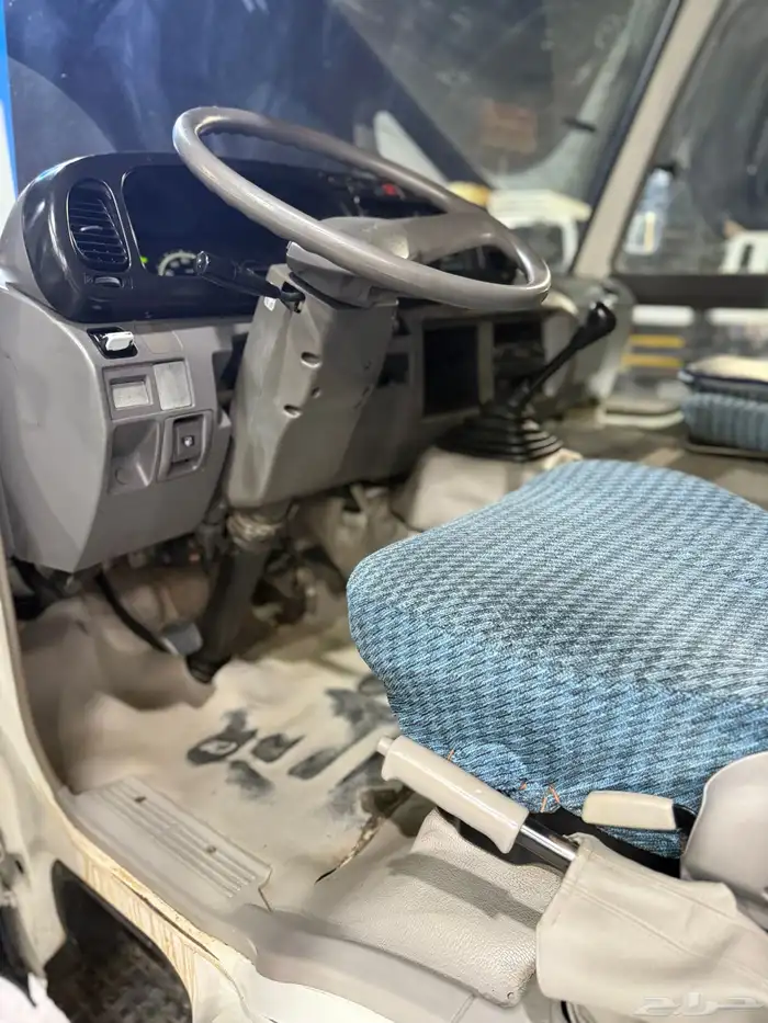 باص كوستر موديل 2011 بنزين 26 مقعد 8