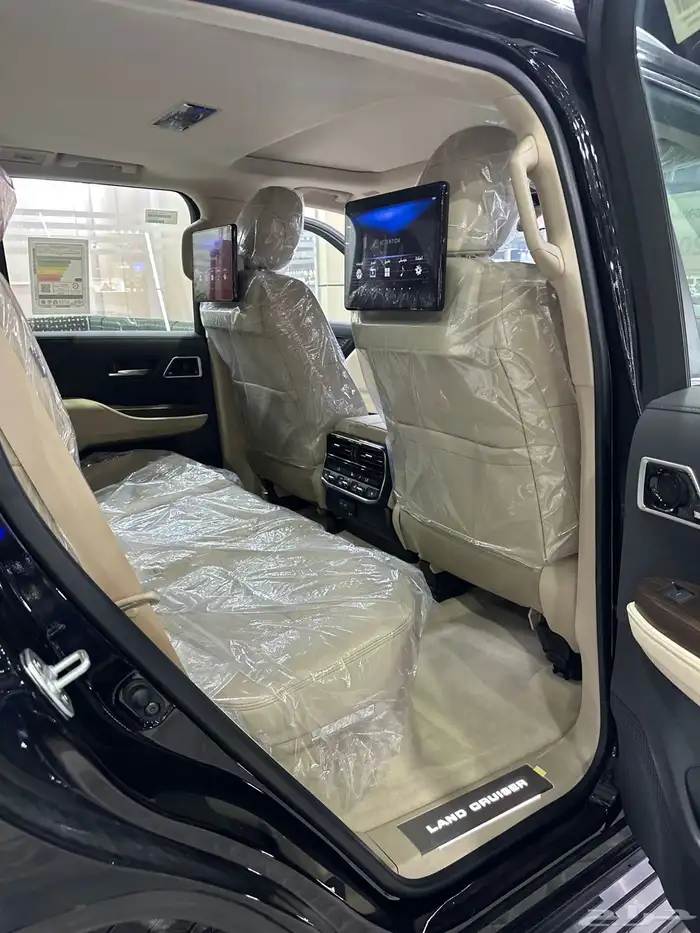 تيوتا لاندكروزر الموديل2025 فل كاملVX.S اقل سعر في السوق 9