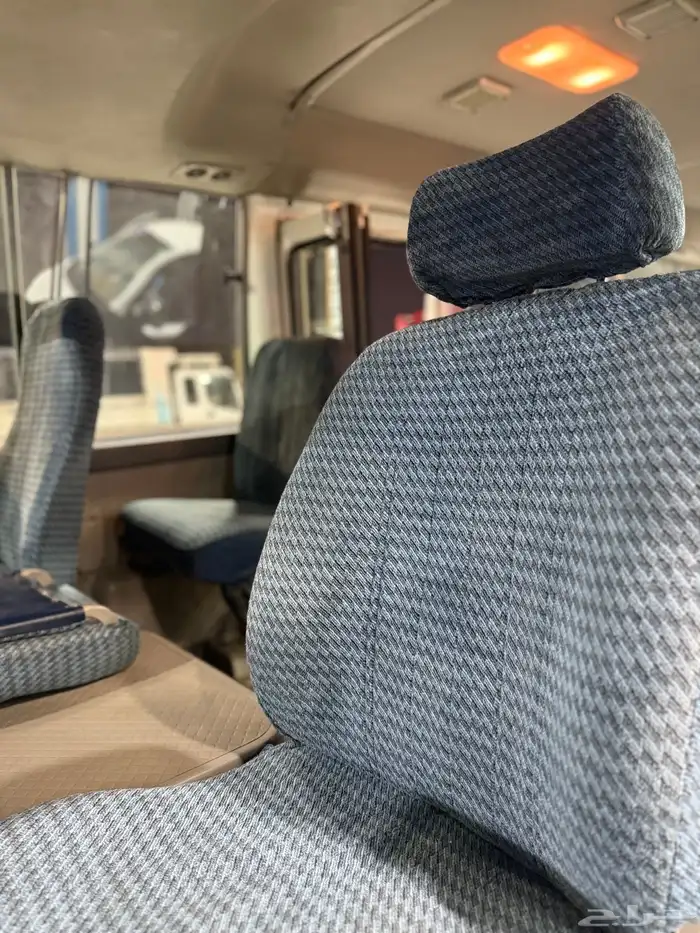 باص كوستر موديل 2011 بنزين 26 مقعد 6