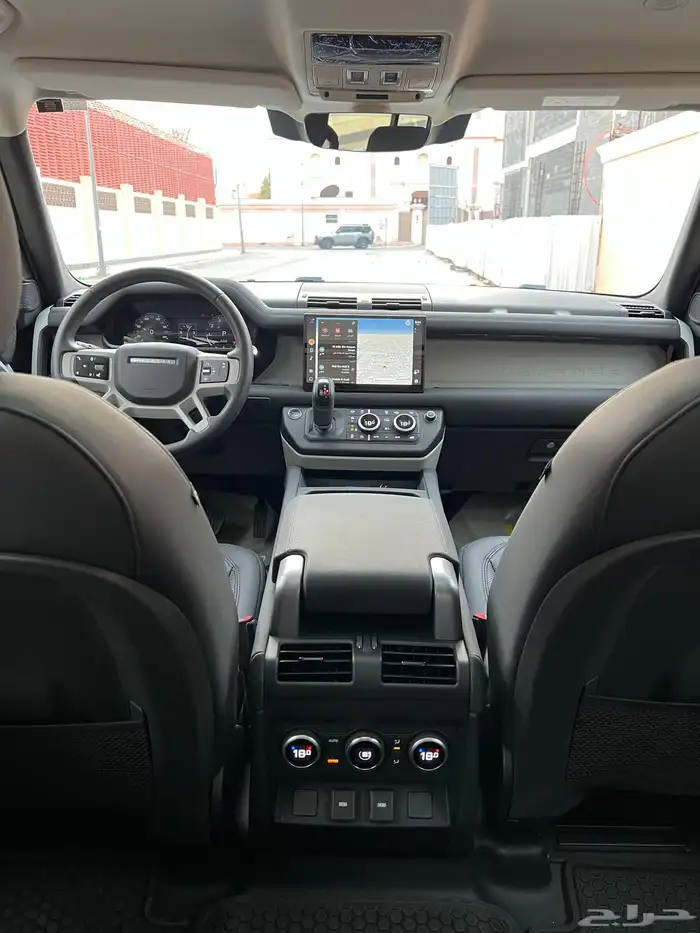 لاندروفر ديفيندر 110 ناغي 2023 شبه جديد 13