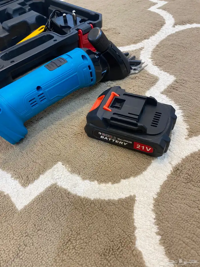 للبيع مكينه حلاقت اباعر بطاريه 6