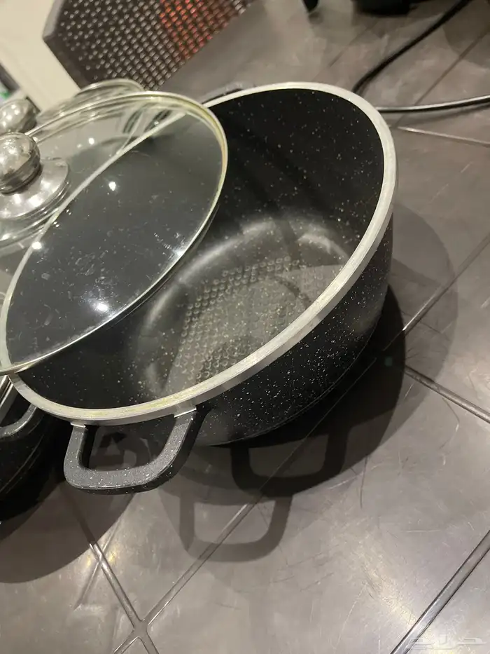 طاولة واربع كراسي 13