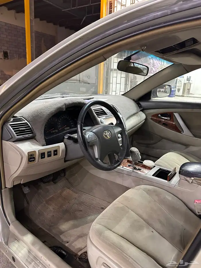 كامري 2007 قير توماتيك نظيفة للبيع مع لوحتها شبه مميزه 4