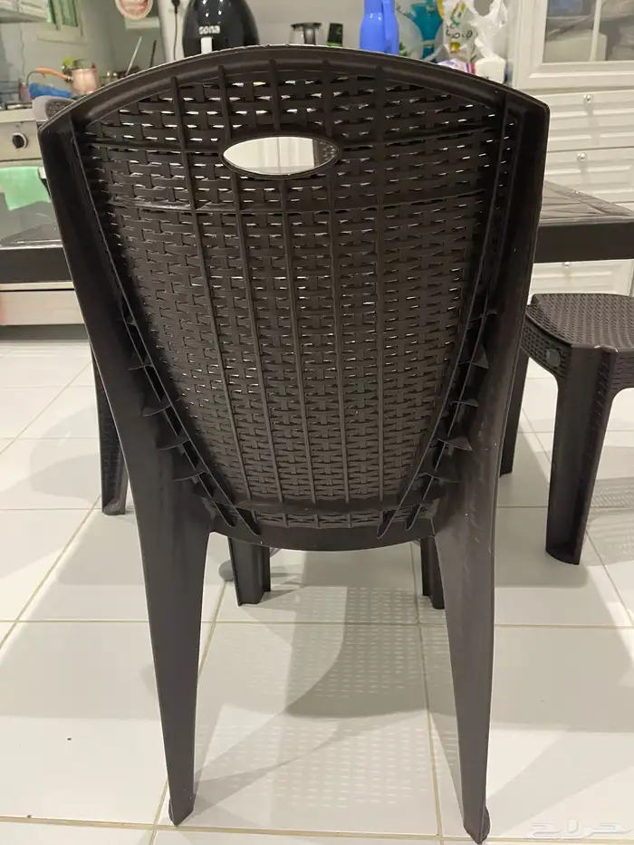 طاولة واربع كراسي 3