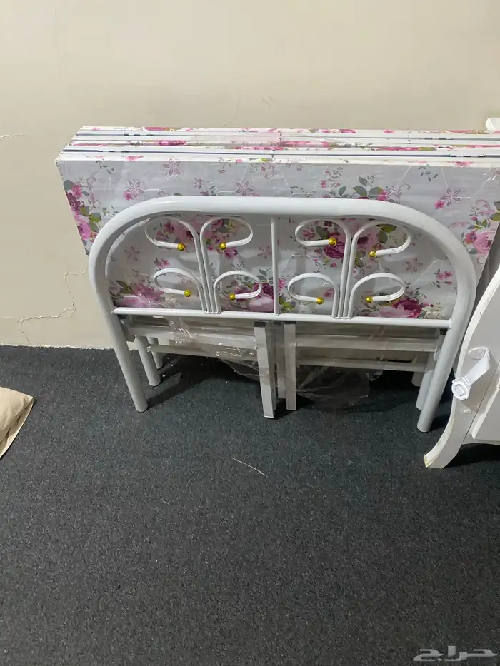 كرسي نفر حديد وخشب سفطات 0