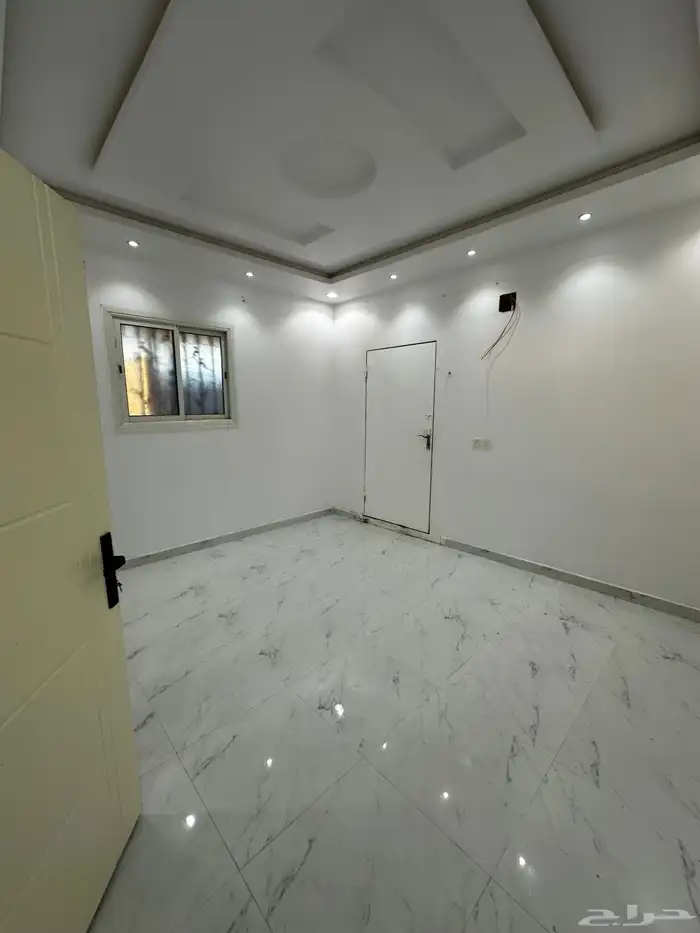 شقه لإيجار في حي طويق 1