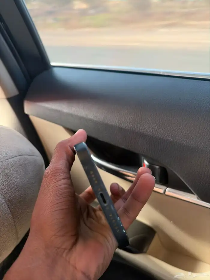 ايفون 14 للبيع بطاريه 80 ما انفك مع الكرتون فيه كسر فالخلف 3