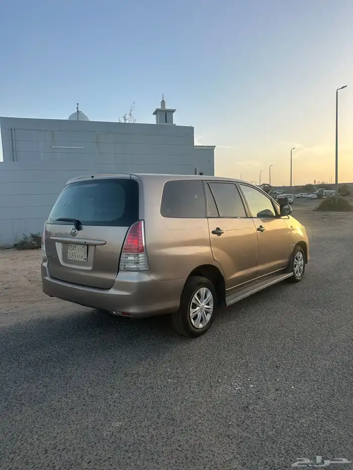 انوفا 2010 نظيف جدا 3