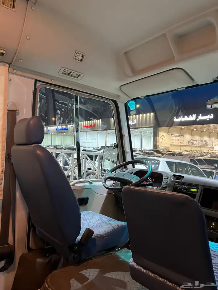 للبيع باص ميتسوبيشي روزا موديل 2014 ديزل 30 راكب ممشى قليل 21