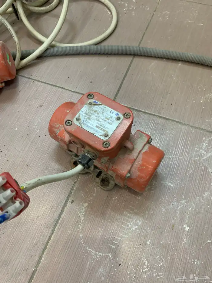 هزاز و قوالب صب رخام صناعي 1