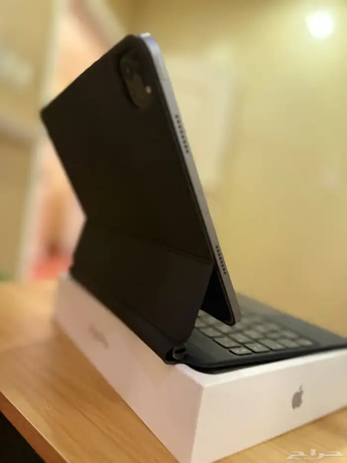 ايباد برو 11 إنش الجيل الرابع 2023 مع ماجيك كيبورد شبة جديد 11