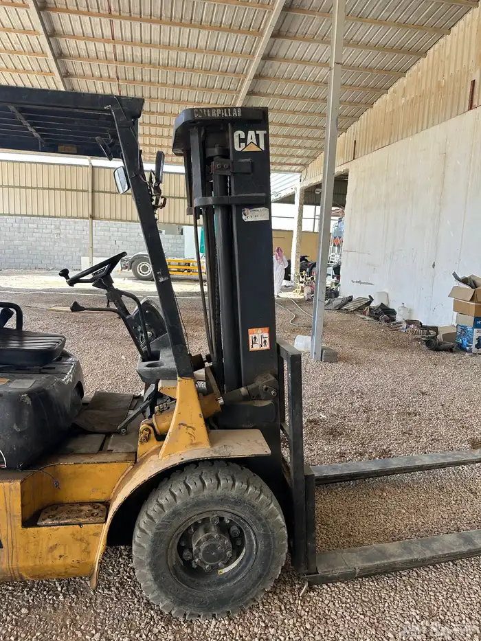 فوركلفت كتربلر 2001م نظيف 4