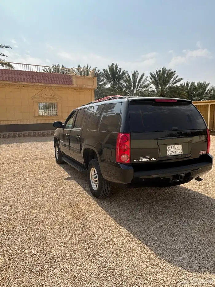 يوكن XL 2007 اسود وكالة مكينة كبيرة 6 لتر 8