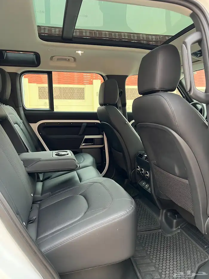 لاندروفر ديفيندر 110 ناغي 2023 شبه جديد 18