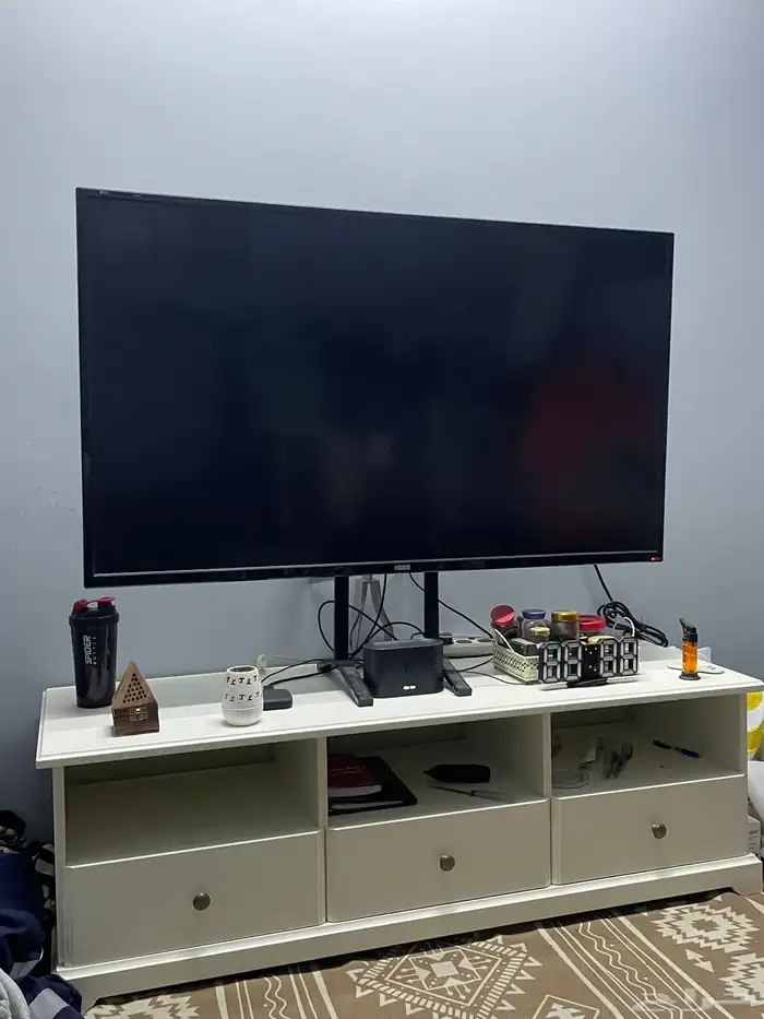 شاشة مع طاولة 0