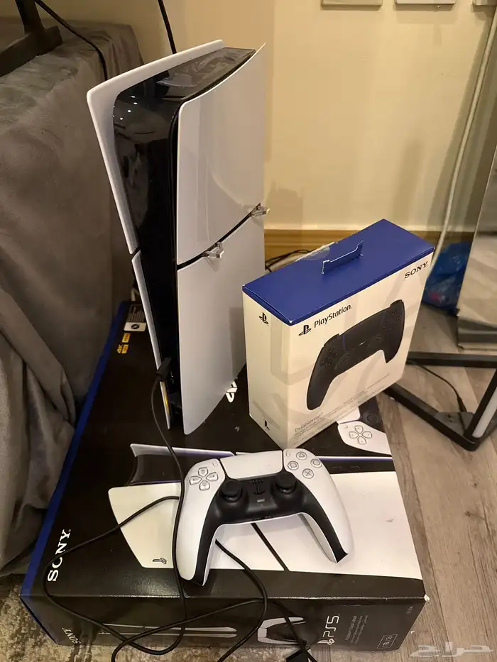 بلايستيشن سوني 5 استخدام اقل من 10 مرات جديد بجميع ملحقاته 0
