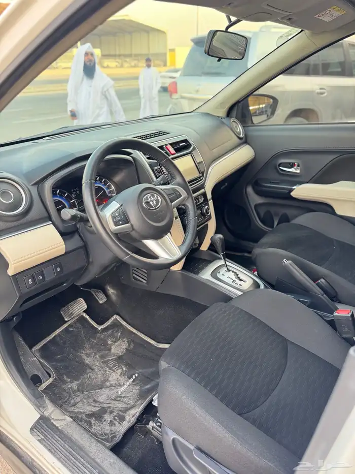 للبيع تويوتا راش 2023 - فل كامل - بحالة الوكاله 10