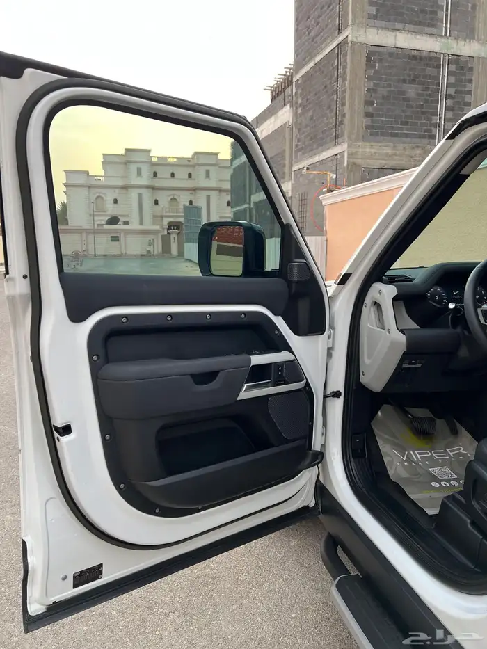 لاندروفر ديفيندر 110 ناغي 2023 شبه جديد 25