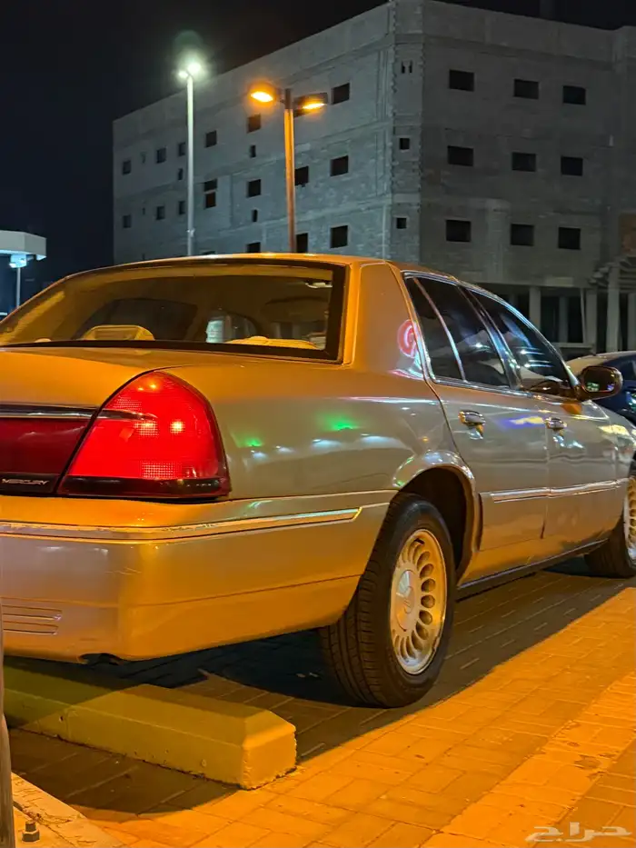 فورد جراند ماركيز 2001 نظيفة 100 9