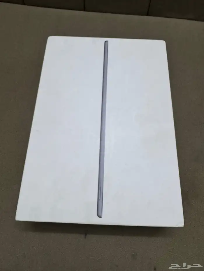 للبيع ايباد اير 3 اللون فضي بذاكرة 256 قيقا يدعم شريحه 4