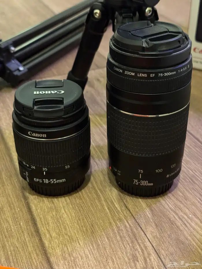 عدة تصوير كاملة  Canon 250D بعدستين   50mm   فلاش Godox 3