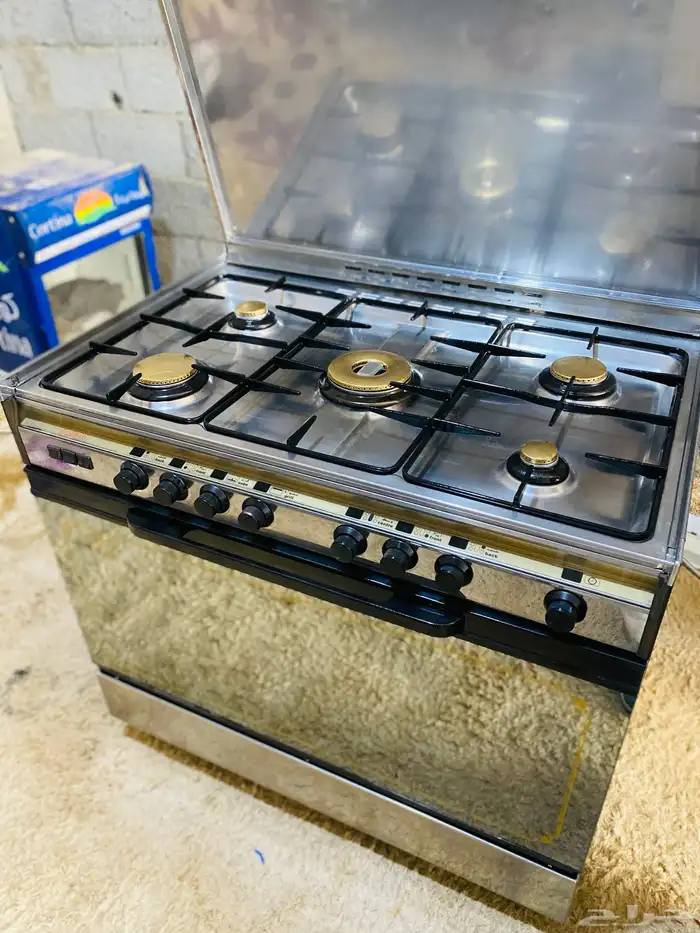 فني صيانه الافران في المنزل ويوجد سيارة 6