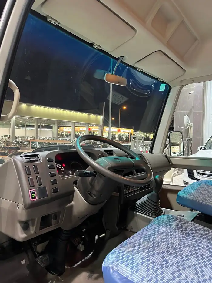 للبيع باص ميتسوبيشي روزا موديل 2014 ديزل 30 راكب ممشى قليل 11