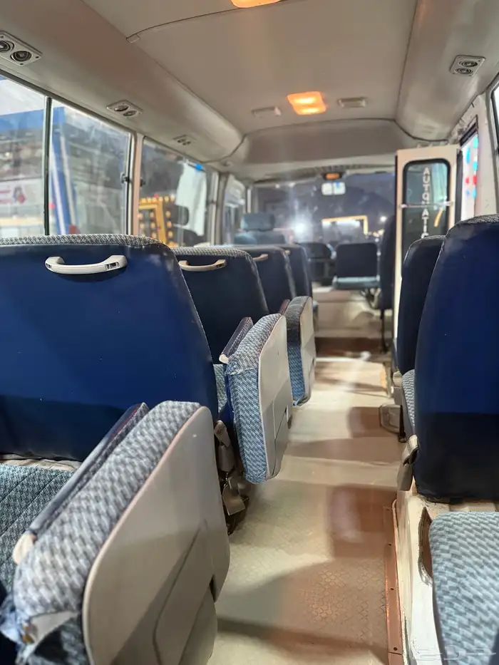 باص كوستر موديل 2011 بنزين 26 مقعد 3